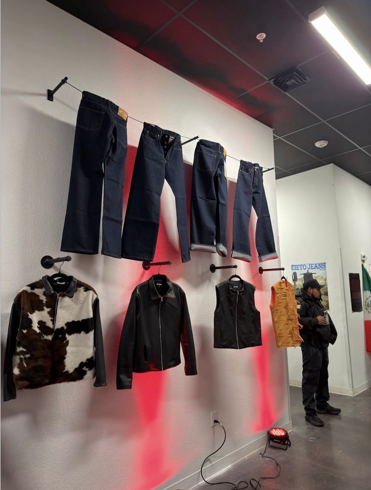 Cieto Bleeds Indigo